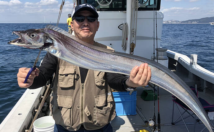 テンヤタチウオ＆ノマセ青物リレー船で型数共に満喫【淡路島・小溝丸】