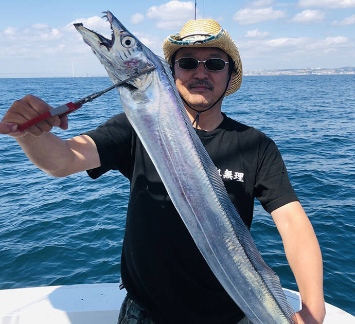 テンヤタチウオ＆ノマセ青物リレー船で型数共に満喫【淡路島・小溝丸】