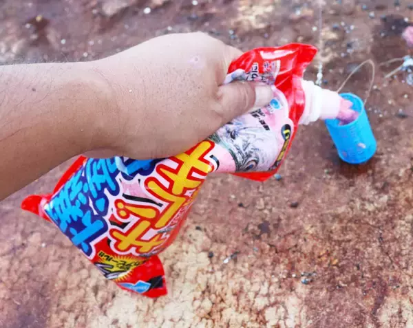 「メガフロートで半夜釣り　足元安全でファミリーにもオススメ！【三重】」の画像