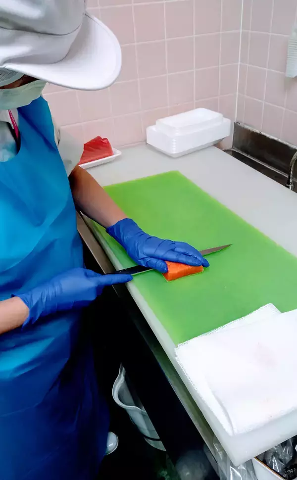 「プロが教える「おいしい旬魚」の見分け方：秋サケ　商品形態ごとに解説」の画像