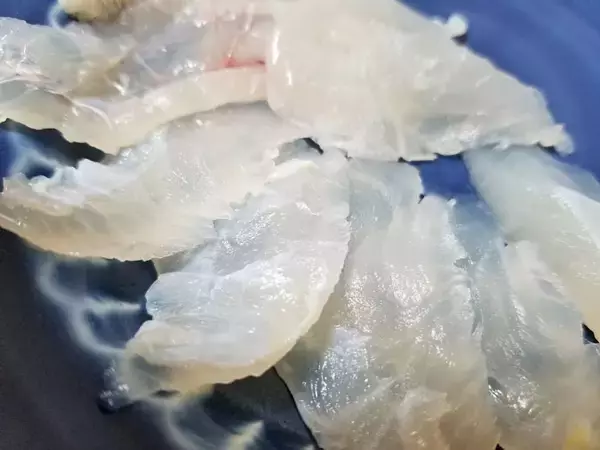 「カワハギの『キモ』を新鮮に食す2つの下処理方法　釣ったら取り出す？」の画像