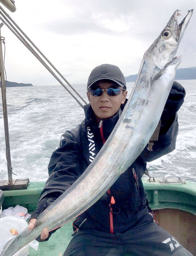 今季初の船タチウオ釣行 スローな釣りで105cm頭に7尾 洲本沖 19年11月4日 エキサイトニュース