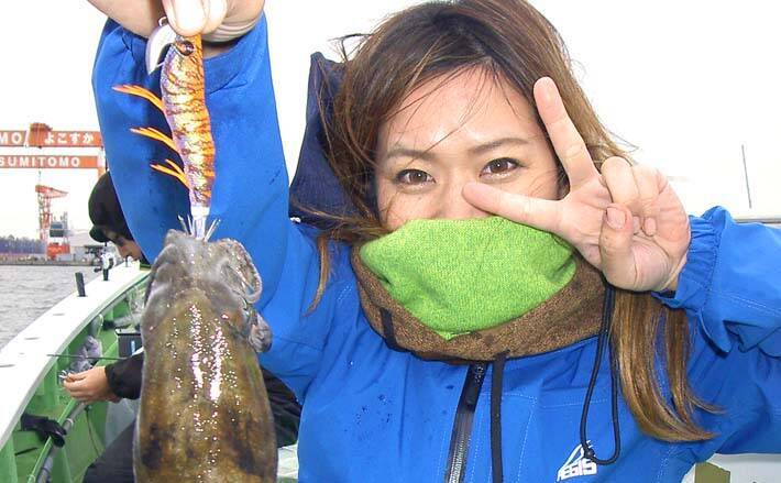 東京湾スミイカ釣りで250g頭に2尾 台風による底荒れで苦戦 弁天屋 19年11月2日 エキサイトニュース