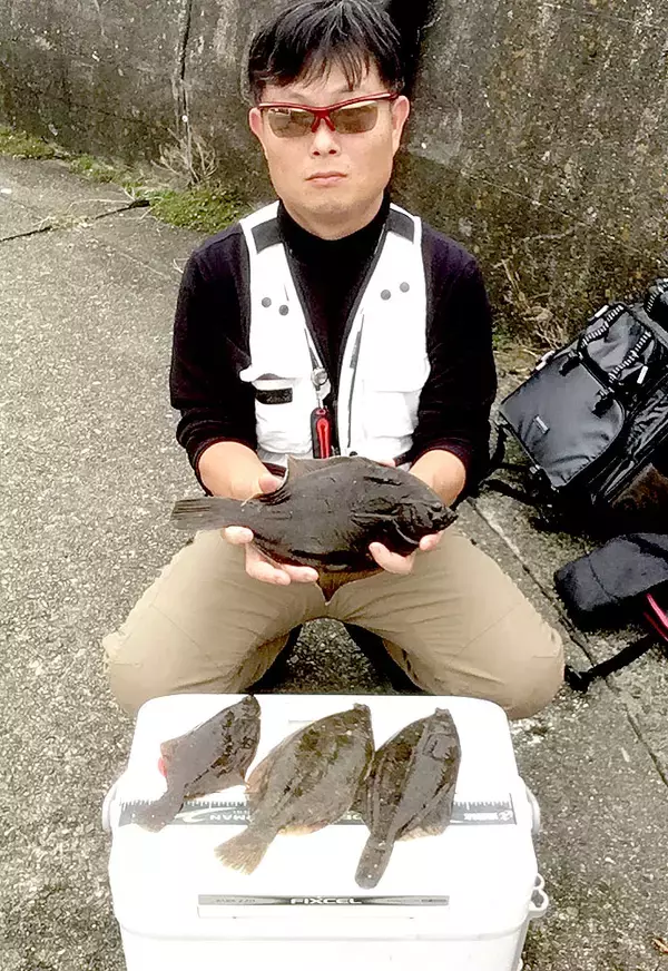 「シーズン初の投げカレイで本命3尾手中　『塩マムシ』がアタリ【徳島】」の画像