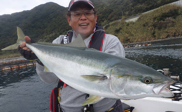 ボートカカリ釣りでブリ狙い 練りエサ がアタリ 愛媛 日振島 19年11月24日 エキサイトニュース