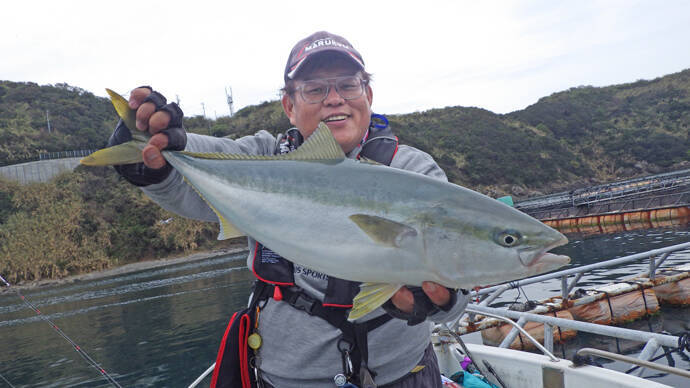 ボートカカリ釣りでブリ狙い　『練りエサ』がアタリ！【愛媛・日振島】