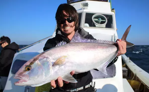 「御前崎沖ジギング＆タイラバで80cm超えカンパチを手中【波丸】」の画像