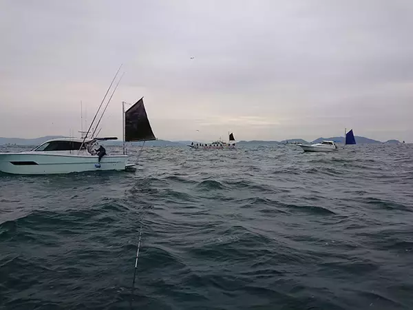 「佳境を迎えた大阪湾テンヤタチウオ釣行　数は出るも型いまいち【夢丸】」の画像