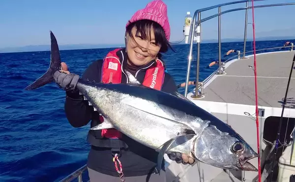 人気急上昇中『トンジギ』で13.6kgビンナガ　マグロ強引と真剣勝負