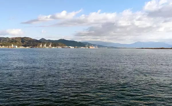 「冬の波止リレー釣行満喫　コウイカエギング＆サゴシジギング【清水港】」の画像