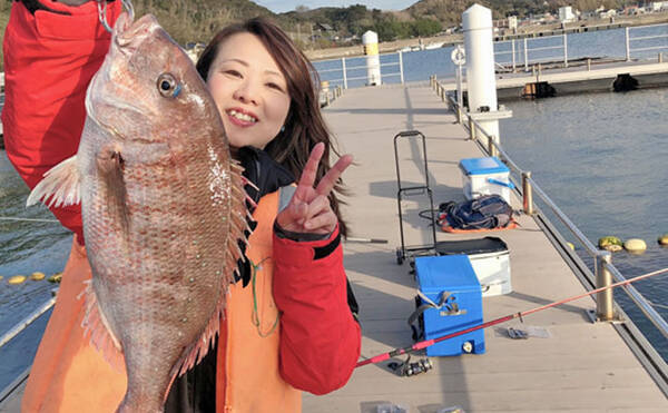 竿を折りながら6kgブリを手中 50cm超マダイも うみんぐ大島 年2月23日 エキサイトニュース