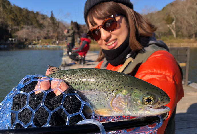 管理釣り場で初のフライフィッシング　レンタルタックルで手軽に挑戦