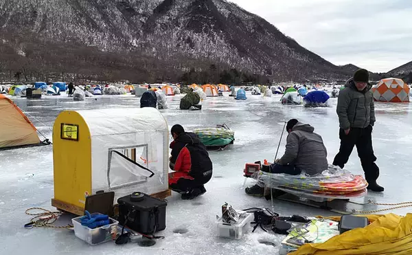 「【2020冬】暖冬の影響でシーズンインが遅延　『氷上』ワカサギ釣りを解説」の画像