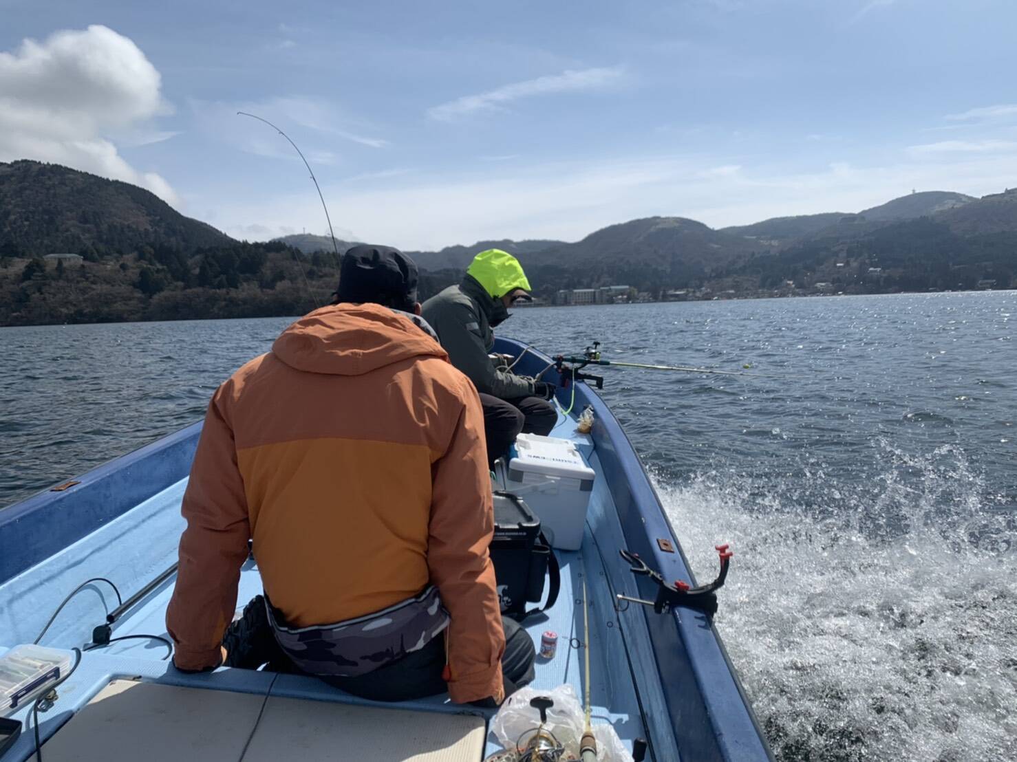 解禁直後の芦ノ湖を新釣法で攻略 テンヤトラウト で60cm級ニジマス 年3月13日 エキサイトニュース