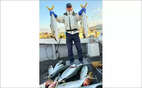 「【沖釣り釣果速報】芦屋沖の落とし込み釣りで100cmの大ヒラマサ降臨！船中青物67尾の爆釣劇（福岡）」の画像