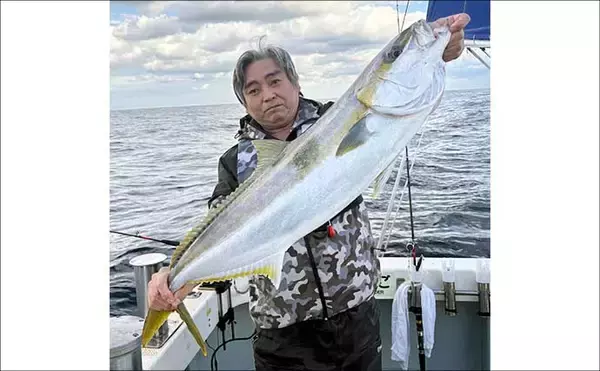 「【沖釣り釣果速報】芦屋沖の落とし込み釣りで100cmの大ヒラマサ降臨！船中青物67尾の爆釣劇（福岡）」の画像