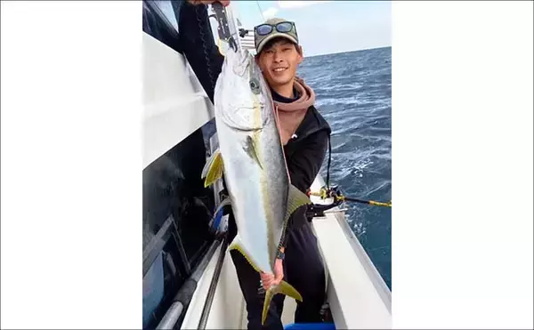 「【沖釣り釣果速報】芦屋沖の落とし込み釣りで100cmの大ヒラマサ降臨！船中青物67尾の爆釣劇（福岡）」の画像