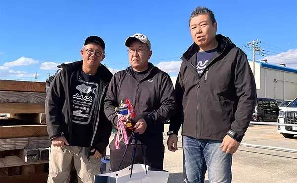 「小川直也さん参加の『タコ釣り大会』に密着　4.9kg巨大マダコが登場！」の画像