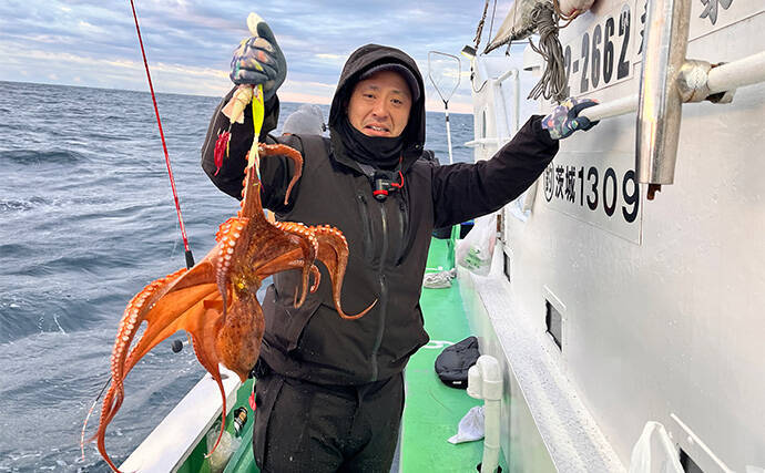 小川直也さん参加の『タコ釣り大会』に密着　4.9kg巨大マダコが登場！