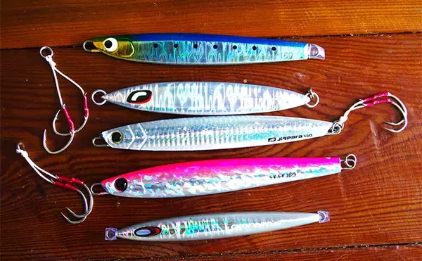 「明石沖ボートジギング釣行で50cm級ハマチ2匹　強いベイト反応出ればチャンス！」の画像