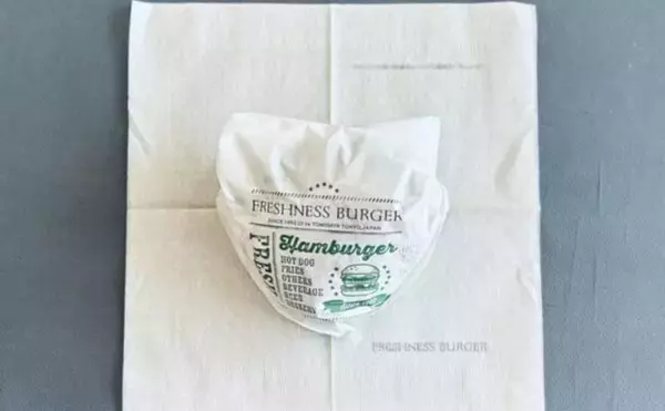 「神レベルの旨さ？　期間限定「神の海老バーガー」を食べてみた」の画像