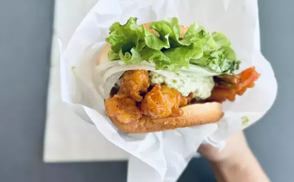 「神レベルの旨さ？　期間限定「神の海老バーガー」を食べてみた」の画像