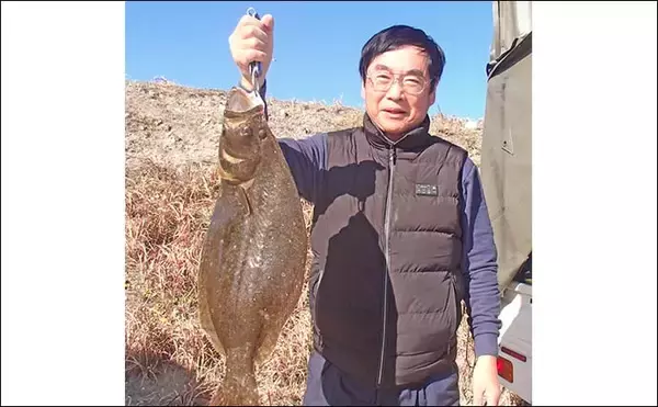 「イワシの泳がせ釣りで62cm頭にヒラメ好捕【茨城】船中1～6尾と数も安定」の画像