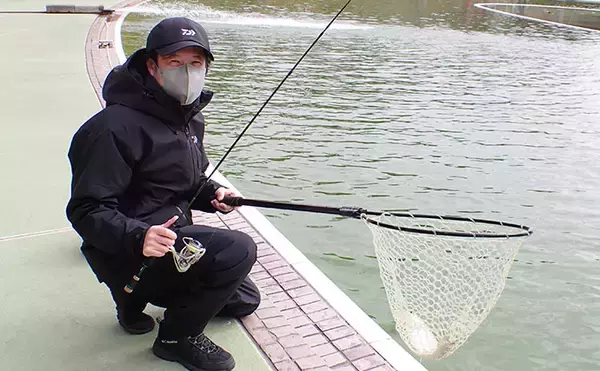 「『多摩湖駅前FA』でのフライフィッシング釣行でニジマス「つ抜け」達成！」の画像