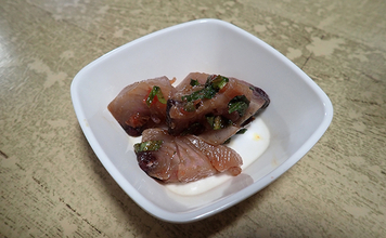 釣魚で作る「刺身アレンジ」レシピ：ハガツオの梅じそ和え　カツオ系と相性抜群