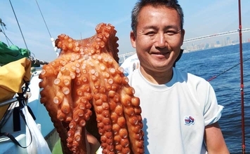 東京湾横浜沖のエギタコ釣りで3.8kg頭に良型マダコが続々ヒット！【黒川本家】