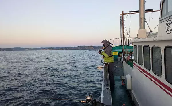 「「40cm超えジャンボイサギ獲った！」天秤カゴフカセ釣りで良型美味魚が続々」の画像