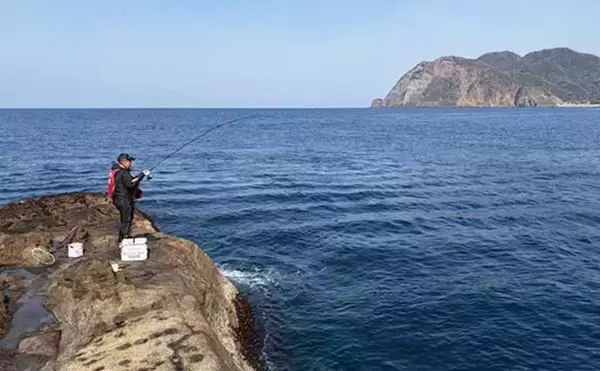 「「南伊豆は魚影の濃さ抜群！」沖磯フカセ釣りで35cm級メジナを連打【静岡】」の画像