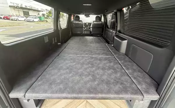 「「車を車中泊仕様にしたい！」　100万円以下でカスタマイズ可能なサービスを発見」の画像