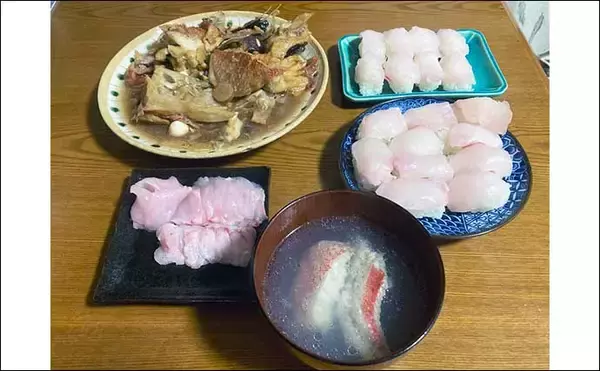 「「水深1,000m超え！」超深海釣りで4kg級ベニアコウを釣り上げる【相模湾】」の画像