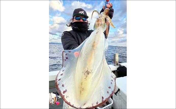 【沖のルアー釣果速報】志摩沖のティップランエギングで1.2kg良型アオリイカ浮上（三重）