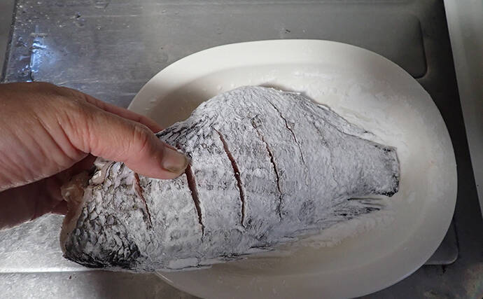 釣った魚で作る「簡単調理」レシピ：クロダイの揚げ焼き　カリカリに焼いて