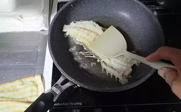 「釣った魚で作る「簡単調理」レシピ：クロダイの揚げ焼き　カリカリに焼いて」の画像