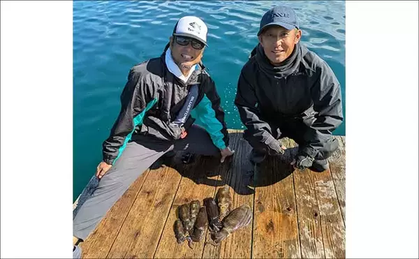 「迫間浦のイカダ釣行でエギングと五目釣りを1日で満喫！【三重】アオリ8匹＆アジ25匹の好釣果」の画像