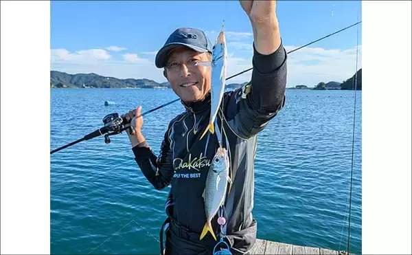 「迫間浦のイカダ釣行でエギングと五目釣りを1日で満喫！【三重】アオリ8匹＆アジ25匹の好釣果」の画像