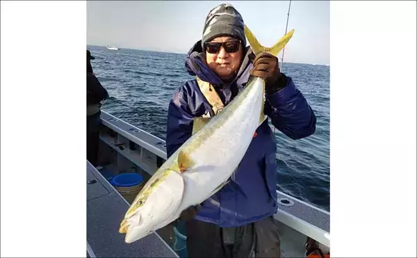 「【沖のルアー釣果速報】チヌジギで珍ゲスト50cm超チャイロマルハタ登場！本命チヌも5匹手中（愛知）」の画像