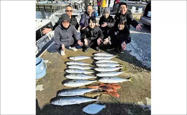 「【沖のルアー釣果速報】チヌジギで珍ゲスト50cm超チャイロマルハタ登場！本命チヌも5匹手中（愛知）」の画像