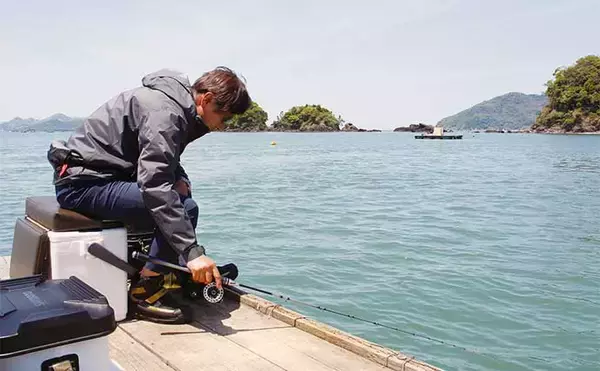 「イカダでのダンゴ釣りで45cm頭にクロダイ好捕【福井・奥城丸渡船】上潮緩むと好機到来」の画像