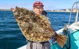 「親子で挑む日立沖の船ヒラメ釣り【茨城・釣友丸】船中5.5kgの特大サイズが顔見せ！」の画像1