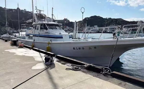 「中深海ジギングで本命のキンメダイ6匹キャッチ！【静岡・下田沖】船中全員安打達成」の画像