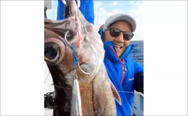「中深海ジギングで本命のキンメダイ6匹キャッチ！【静岡・下田沖】船中全員安打達成」の画像