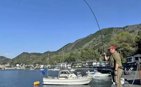 「内浦堤防でのフカセ釣りで50cm超えクロダイ登場【静岡・沼津】ゲストに30cm級メジナ」の画像