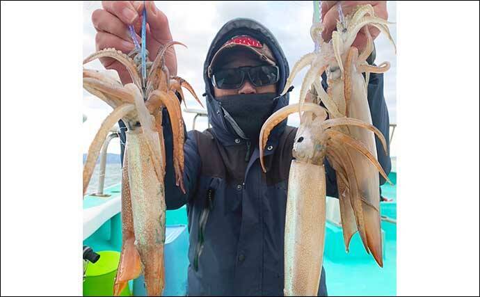 ハイシーズンの富山湾スルメイカ釣りでトップ150杯超えと絶好調【富山・強神丸】