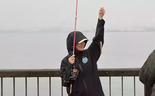 「哀川翔さんが1投目から本命ハゼを手中！ 300人が参加した『三河湾釣り大会』が開催」の画像