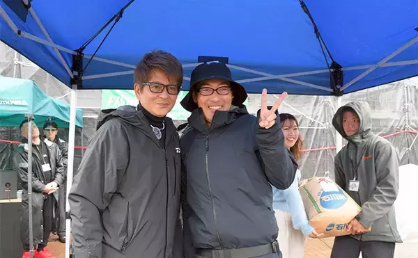 「哀川翔さんが1投目から本命ハゼを手中！ 300人が参加した『三河湾釣り大会』が開催」の画像