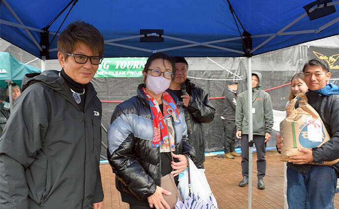 哀川翔さんが1投目から本命ハゼを手中！ 300人が参加した『三河湾釣り大会』が開催
